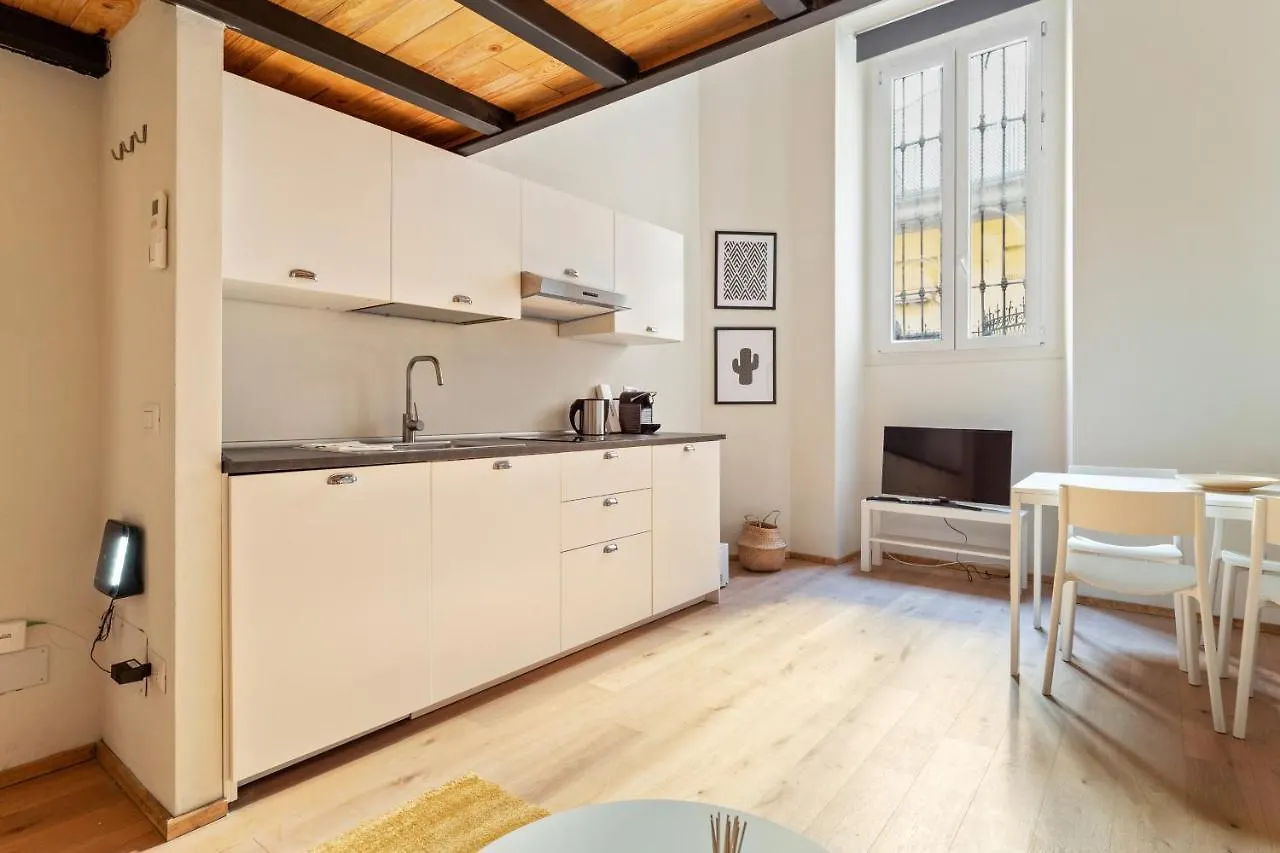 Porta Venezia Modern Loft - The Green Door Milan Apartment