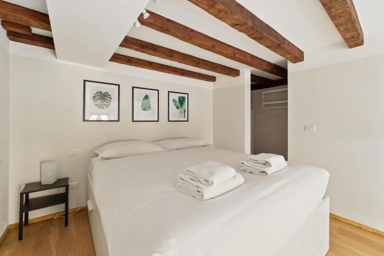 Porta Venezia Modern Loft - The Green Door Milan Apartment